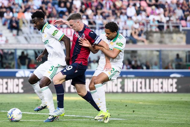 Bologna FC v AS Roma - Serie A Lewis Ferguson of Bologna FC competes for the ball withg Evan Ndicka and Devyne Rensch of AS Roma during the Serie A football match between Bologna FC and AS Roma. Bologna Italy Copyright: xNicolòxCampox