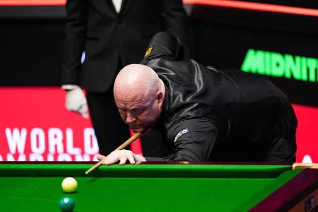 Halo World Snooker Championship 2026 John Higgins of Scotland plays a shot against Ronnie O Sullivan of England during Round 2 of the Halo World Snooker Championship 2026 at The Crucible Theatre, Sheffield, England on 25 April 2026 Credit: Richard Bierton Every Second Media Editorial use only. All images are copyright Every Second Media Limited. No images may be reproduced without prior permission. Copyright: xIMAGO EveryxSecondxMediax ESM-1937-0172 RichardxBiertonx xEveryxSecondxMediax