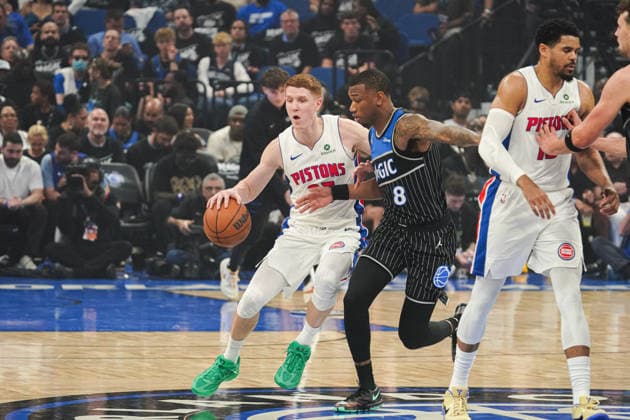 Detroit Pistons at Orlando Magic, Orlando, Florida, USA Orlando, Florida, USA, April 25, 2026, Detroit Pistons guard Kevin Huerter 27 rushing upcourt at the Kia Center. Copyright: xMartyxJean-Louisx
