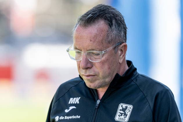Markus Kauczinski (Chef-Trainer, TSV 1860 Muenchen) mit gesenktem Kopf Portrait Portraet GER, TSV 1860 Muenchen vs. SSV Ulm 1846, Fussball, 3. Bundesliga, 35. Spieltag, Saison 2025 2026, 25.04.2026. (DFL DFB REGULATIONS PROHIBIT ANY USE OF PHOTOGRAPHS as IMAGE SEQUENCES and or QUASI-VIDEO). GER, TSV 1860 Muenchen vs. SSV Ulm 1846, Fussball, 3. Bundesliga, 35. Spieltag, Saison 2025 2026, 25.04.2026. Muenchen *** Markus Kauczinski Head Coach, TSV 1860 Muenchen with lowered head Portrait Portrait GER, TSV 1860 Muenchen vs SSV Ulm 1846, Soccer, 3 Bundesliga, 35 Matchday, Season 2025 2026, 25 04 2026 DFL DFB REGULATIONS PROHIBIT ANY USE OF PHOTOGRAPHS as IMAGE SEQUENCES and or QUASI VIDEO GER, TSV 1860 Muenchen vs SSV Ulm 1846, Football, 3 Bundesliga, 35 Matchday, Season 2025 2026, 25 04 2026 Muenchen Copyright: xEibner-Pressefoto HeikexFeinerx EP_HFR