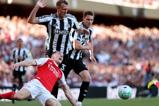 Arsenal v Newcastle United 25 April 2026 London - Premier League Football - Arsenal v Newcastle United - Viktor Gyokeres of Arsenal is fouled by Dan Burn of Newcastle United - (Photo by Mark Leech). London UK Copyright: xMarkxLeechxOffside
