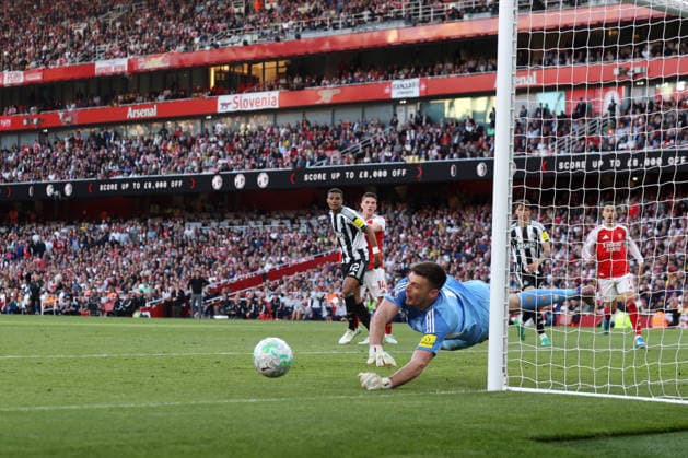 Arsenal v Newcastle United 25 April 2026 London - Premier League Football - Arsenal v Newcastle United - Newcastle United goalkeeper Nick Pope dives to make a save from Martin Odegaard of Arsenal - (Photo by Mark Leech). London UK Copyright: xMarkxLeechxOffside