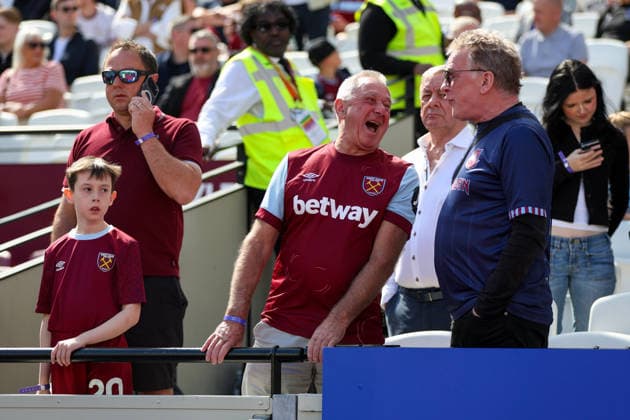 LONDON, ENGLAND, APRIL 25: West Ham United fans during the Premier League match between West Ham United and Everton at London Stadium on April 25th, 2026 in London, England (Photo by Alexander Canillas Sports Press Photo) Copyright: xAlexanderxCanillas SPPx Sportspressphoto_SPR136064