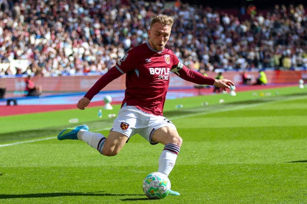 LONDON, ENGLAND, APRIL 25: Jarrod Bowen of West Ham United crosses the ball during the Premier League match between West Ham United and Everton at London Stadium on April 25th, 2026 in London, England (Photo by Alexander Canillas Sports Press Photo) Copyright: xAlexanderxCanillas SPPx Sportspressphoto_SPR136066