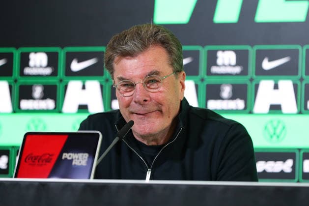 VfL vs. Mgladbach, 1. BL Wolfsburg, 25.04.2026, Fußball, Herren, Saison 2025 2026, 1. BL, VfL Wolfsburg vs. Borussia Mönchengladbach: Cheftrainer Dieter Hecking (VfL Wolfsburg) während der Pressekonferenz nach dem Spiel. (DFL DFB REGULATIONS PROHIBIT ANY USE OF PHOTOGRAPHS as IMAGE SEQUENCES and or QUASI-VIDEO) Volkswagen Arena Niedersachsen Deutschland *** VfL vs Mgladbach, 1 BL Wolfsburg, 25 04 2026, Football, Men, Season 2025 2026, 1 BL, VfL Wolfsburg vs Borussia Mönchengladbach Head coach Dieter Hecking VfL Wolfsburg during the press conference after the match DFL DFB REGULATIONS PROHIBIT ANY USE OF PHOTOGRAPHS as IMAGE SEQUENCES and or QUASI VIDEO Volkswagen Arena Niedersachsen Germany