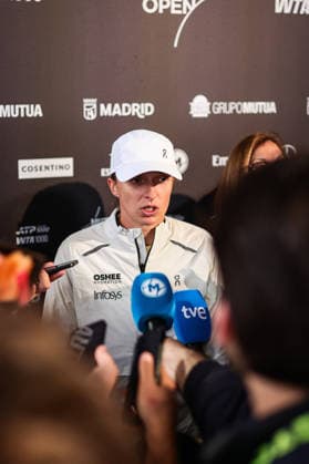 Mutua Madrid Open 2026 - Day 6 Iga Swiatek of Poland in the Media Zone after retiring on Day Six of the Mutua Madrid Open at La Caja Magica in Madrid, Spain, on April 25, 2026. Madrid Spain  Copyright: xMiguelxReisx originalFilename:reis-notitle260425_nphjn.jpg