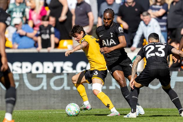 Wolverhampton Wanderers v Tottenham Hotspur, Premier League Wolverhampton Wanderers defender Hugo Bueno (3) battles for possession with Tottenham Hotspur forward Mathys Tel (11) during the Premier League match between Wolverhampton Wanderers and Tottenham Hotspur at Molineux, Wolverhampton, UK on 25 April 2026. Wolverhampton Molineux West Midlands UK Editorial use only DataCo restrictions apply See www.football-dataco.com , Copyright: xManjitxNarotrax PSI-24154-0050