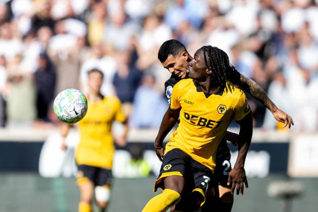 Wolverhampton Wanderers v Tottenham Hotspur, Premier League Tottenham Hotspur defender Pedro Porro (23) heads the ball from Wolverhampton Wanderers midfielder Mateus Mane (36) during the Premier League match between Wolverhampton Wanderers and Tottenham Hotspur at Molineux, Wolverhampton, UK on 25 April 2026. Wolverhampton Molineux West Midlands UK Editorial use only DataCo restrictions apply See www.football-dataco.com , Copyright: xManjitxNarotrax PSI-24154-0055