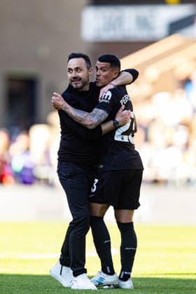 Wolverhampton Wanderers v Tottenham Hotspur, Premier League Tottenham Hotspur Head Coach Roberto De Zerbi hugs Tottenham Hotspur defender Pedro Porro (23) after the Premier League match between Wolverhampton Wanderers and Tottenham Hotspur at Molineux, Wolverhampton, UK on 25 April 2026. Wolverhampton Molineux West Midlands UK Editorial use only DataCo restrictions apply See www.football-dataco.com , Copyright: xManjitxNarotrax PSI-24154-0063