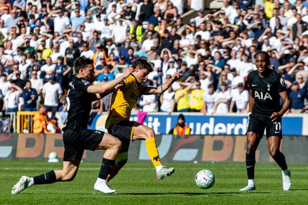 Wolverhampton Wanderers v Tottenham Hotspur, Premier League Wolverhampton Wanderers defender Hugo Bueno (3) battles for possession during the Premier League match between Wolverhampton Wanderers and Tottenham Hotspur at Molineux, Wolverhampton, UK on 25 April 2026. Wolverhampton Molineux West Midlands UK Editorial use only DataCo restrictions apply See www.football-dataco.com , Copyright: xManjitxNarotrax PSI-24154-0089