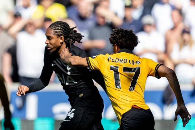 Wolverhampton Wanderers v Tottenham Hotspur, Premier League Wolverhampton Wanderers defender Pedro Lima (17) graps Tottenham Hotspur defender Djed Spence (24) during the Premier League match between Wolverhampton Wanderers and Tottenham Hotspur at Molineux, Wolverhampton, UK on 25 April 2026. Wolverhampton Molineux West Midlands UK Editorial use only DataCo restrictions apply See www.football-dataco.com , Copyright: xManjitxNarotrax PSI-24154-0134