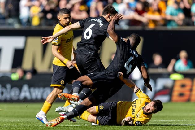 Wolverhampton Wanderers v Tottenham Hotspur, Premier League Wolverhampton Wanderers forward Adam Armstrong (9) battles for possession with Tottenham Hotspur defender Kevin Danso (4) and Tottenham Hotspur midfielder Joao Palhinha (6) during the Premier League match between Wolverhampton Wanderers and Tottenham Hotspur at Molineux, Wolverhampton, UK on 25 April 2026. Wolverhampton Molineux West Midlands UK Editorial use only DataCo restrictions apply See www.football-dataco.com , Copyright: xManjitxNarotrax PSI-24154-0175