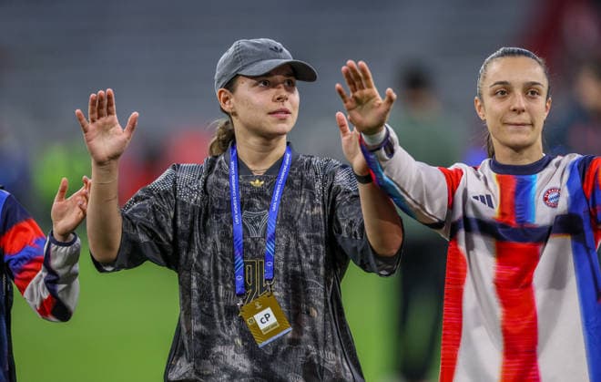 GER, München, Bayern München vs FC Barcelona, Barca Women s Champions League, Fussball, UEFA, Spielzeit 2025 2026, Allianz Arena, Halbfinale, Hinspiel im Bild: Lena Oberdorf (Bayern München 8) DFB DFL REGULATIONS PROHIBIT ANY USE OF PHOTOGRAPHS AS IMAGE SEQUENCES AND OR QUASI-VIDEO, 25.04.2026 Copyright: HMBxMedia HendrikxHamelau