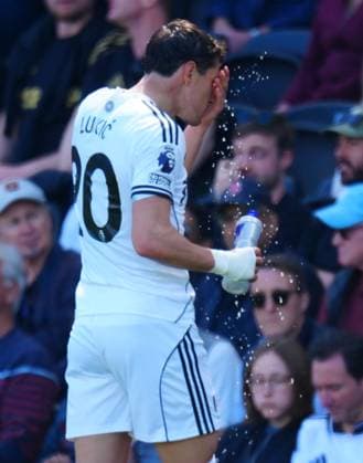 Sasa Lukic of Fulham cools off Fulham v Aston Villa, Premier League, Football, Craven Cottage, London, UK - 25 Apr 2026London Craven Cottage United Kingdom EDITORIAL USE ONLY No use with unauthorised audio, video, data, fixture lists, club league logos or live services. Online in-match use limited to 120 images, no video emulation. No use in betting, games or single club league player publications. Copyright: xJavierxGarcia Shutterstockx 16838778dy
