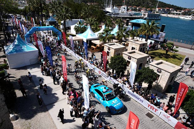 61st Presidential Cycling Tour of Turkiye IZMIR, TURKIYE - APRIL 26: Cyclists compete in the first stage of the 61st Presidential Cycling Tour of Turkiye, a 148-kilometer route from Cesme to Selcuk, on April 26, 2026 in Izmir, Turkiye. Held under the auspices of the Turkish Presidency and supported by the Turkish Youth and Sports Ministry, the 8-stage race is Turkiye s only event in the ProSeries category on the UCI Europe Tour calendar. Mahmut Serdar Alakus Anadolu Izmir Turkey. Editorial use only. Please get in touch for any other usage.  Copyright: x2026xAnadoluxMahmutxSerdarxAlakusx