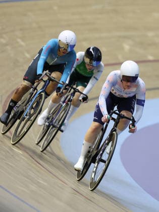 UCI Track World Cup: Nilai Picture by Alex Whitehead SWpix.com - 26 04 2026 - Cycling - UCI Track World Cup: Nilai - Velodrom Nasional Malaysia, Nilai, Malaysia - Women s Omnium - Tempo Race 2 4 - Bethany Ingram (USA), Lee Sze Wing (Hong Kong) Copyright: x xSWpix.comx(t axPhotographyxHubxLtd)xAlexxWhitehead SWpix.comx SWP-3030-13295