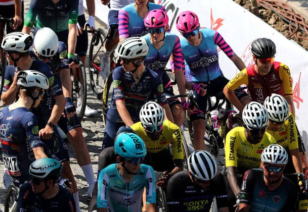 61st Presidential Cycling Tour of Turkiye IZMIR, TURKIYE - APRIL 26: Cyclists compete in the first stage of the 61st Presidential Cycling Tour of Turkiye, a 148-kilometer route from Cesme to Selcuk, on April 26, 2026 in Izmir, Turkiye. Held under the auspices of the Turkish Presidency and supported by the Turkish Youth and Sports Ministry, the 8-stage race is Turkiye s only event in the ProSeries category on the UCI Europe Tour calendar. Mahmut Serdar Alakus Anadolu Izmir Turkey. Editorial use only. Please get in touch for any other usage.  Copyright: x2026xAnadoluxMahmutxSerdarxAlakusx