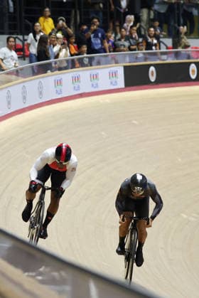 UCI Track World Cup: Nilai Picture by Alex Whitehead SWpix.com - 26 04 2026 - Cycling - UCI Track World Cup: Nilai - Velodrom Nasional Malaysia, Nilai, Malaysia - Men s Sprint - Semifinals - Mohd Azizulhasni Awang (Malaysia), Nicholas Paul (Trinidad and Tobago) Copyright: x xSWpix.comx(t axPhotographyxHubxLtd)xAlexxWhitehead SWpix.comx SWP-3030-13302