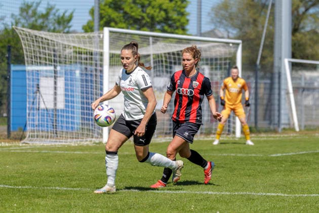 Ingolstadt, Deutschland 26. April 2026: 2. Bundesliga Frauen - 2025 2026 - Sp. 23 - FC Ingolstadt 04 gegen Borussia Mönchengladbach Im Bild: v. li. im Zweikampf Yvonne Zielinski (BMG) und Leonie Haberäcker Haberaecker (FCI) ESV Stadion Bayern Copyright: xFotostandx xSchäferx