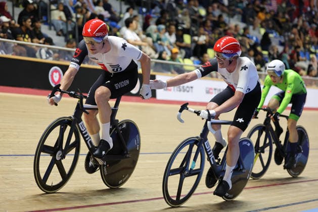 UCI Track World Cup: Nilai Picture by Alex Whitehead SWpix.com - 26 04 2026 - Cycling - UCI Track World Cup: Nilai - Velodrom Nasional Malaysia, Nilai, Malaysia - Men s Madison - Final - Noah Bögli (Switzerland) and Alex Vogel (Switzerland) Copyright: x xSWpix.comx(t axPhotographyxHubxLtd)xAlexxWhitehead SWpix.comx SWP-3030-13316