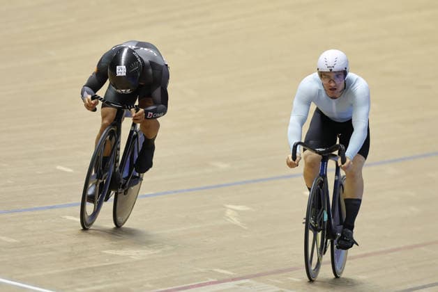 UCI Track World Cup: Nilai Picture by Alex Whitehead SWpix.com - 26 04 2026 - Cycling - UCI Track World Cup: Nilai - Velodrom Nasional Malaysia, Nilai, Malaysia - Men s Sprint - Final for Bronze - Nikita Kiriltsev (AIN), Mohd Azizulhasni Awang (Malaysia) Copyright: x xSWpix.comx(t axPhotographyxHubxLtd)xAlexxWhitehead SWpix.comx SWP-3030-13324