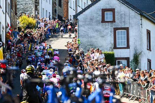 Liege Bastogne Liege 2026 Cycling Race LIEGE, BELGIUM - APRIL 26 : Illustration picture of the peloton climb of Saint-Roch during the 112th edition of Liege Bastogne Liege an UCI World Tour 1.UWT one day cycling road race for Men Elite of 260 km with start in Liege and finish in Liege on April 26, 2026 in Liege, Belgium, 26 04 2026 ( Motordriver Guy De Vuyst - Liege Belgium  Copyright: xVincentxKalutx