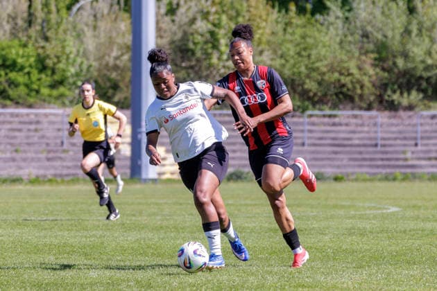 Ingolstadt, Deutschland 26. April 2026: 2. Bundesliga Frauen - 2025 2026 - Sp. 23 - FC Ingolstadt 04 gegen Borussia Mönchengladbach Im Bild: v. li. im Zweikampf Sina Potjans (BMG) und Melissa Kuya-Strobel (FCI) ESV Stadion Bayern Copyright: xFotostandx xSchäferx