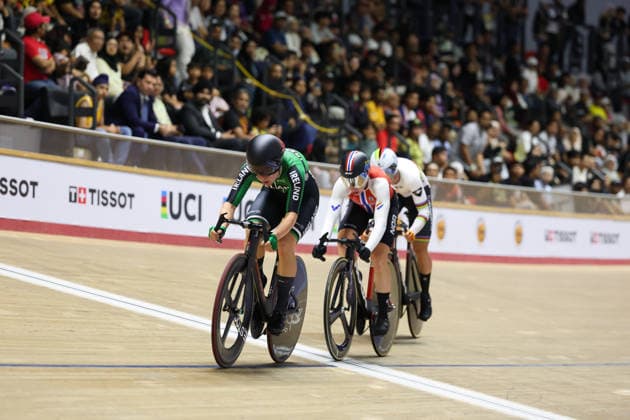 UCI Track World Cup: Nilai Picture by Alex Whitehead SWpix.com - 26 04 2026 - Cycling - UCI Track World Cup: Nilai - Velodrom Nasional Malaysia, Nilai, Malaysia - Women s Omnium - Elimination Race 3 4 - Lara Gillespie (Ireland), Anita Yvonne Stenberg (Norway) Copyright: x xSWpix.comx(t axPhotographyxHubxLtd)xAlexxWhitehead SWpix.comx SWP-3030-13332