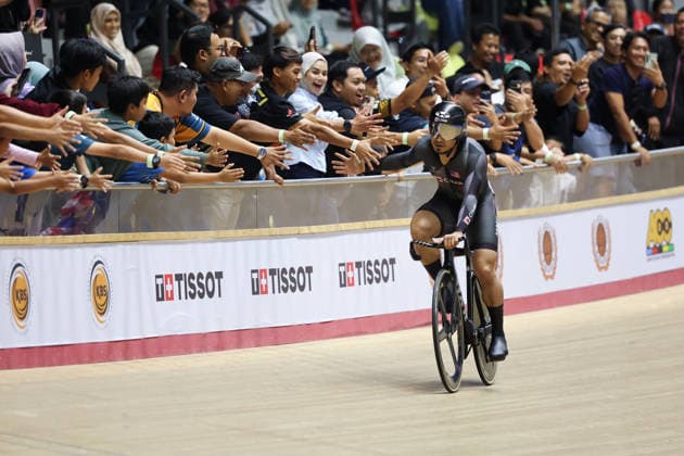 UCI Track World Cup: Nilai Picture by Alex Whitehead SWpix.com - 26 04 2026 - Cycling - UCI Track World Cup: Nilai - Velodrom Nasional Malaysia, Nilai, Malaysia - Men s Sprint - Final for Bronze - Mohd Azizulhasni Awang (Malaysia) wins the bronze medal Copyright: x xSWpix.comx(t axPhotographyxHubxLtd)xAlexxWhitehead SWpix.comx SWP-3030-13340