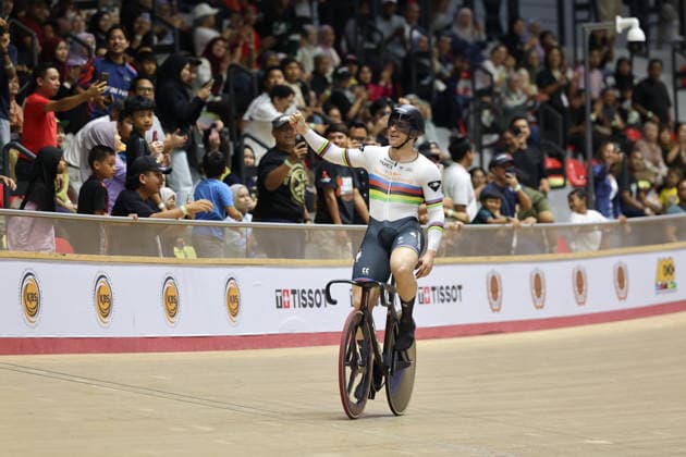 UCI Track World Cup: Nilai Picture by Alex Whitehead SWpix.com - 26 04 2026 - Cycling - UCI Track World Cup: Nilai - Velodrom Nasional Malaysia, Nilai, Malaysia - Men s Sprint - Final for Gold - Harrie Lavreysen (Netherlands) wins the Gold Medal Copyright: x xSWpix.comx(t axPhotographyxHubxLtd)xAlexxWhitehead SWpix.comx SWP-3030-13352