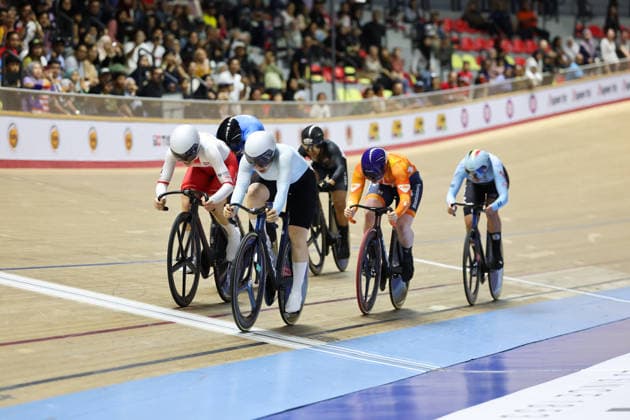 UCI Track World Cup: Nilai Picture by Alex Whitehead SWpix.com - 26 04 2026 - Cycling - UCI Track World Cup: Nilai - Velodrom Nasional Malaysia, Nilai, Malaysia - Women s Keirin - Finals - Final 7-12 - Iana Burlakova (AIN), Nikola Sibiak (Poland) Copyright: x xSWpix.comx(t axPhotographyxHubxLtd)xAlexxWhitehead SWpix.comx SWP-3030-13354