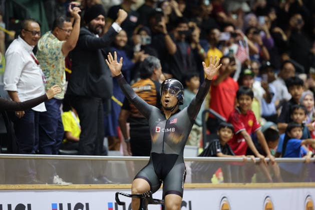 UCI Track World Cup: Nilai Picture by Alex Whitehead SWpix.com - 26 04 2026 - Cycling - UCI Track World Cup: Nilai - Velodrom Nasional Malaysia, Nilai, Malaysia - Men s Sprint - Final for Bronze - Mohd Azizulhasni Awang (Malaysia) wins the bronze medal Copyright: x xSWpix.comx(t axPhotographyxHubxLtd)xAlexxWhitehead SWpix.comx SWP-3030-13355