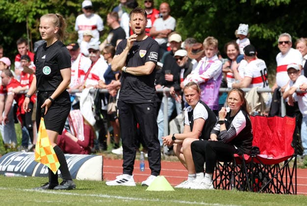26.04.2026, Deutschland, Stuttgart, Fußball 2. Frauen-Bundesliga, 15. Spieltag, VfB Stuttgart vs. SV Meppen 1912, VfB Trainer Nico Schneck
