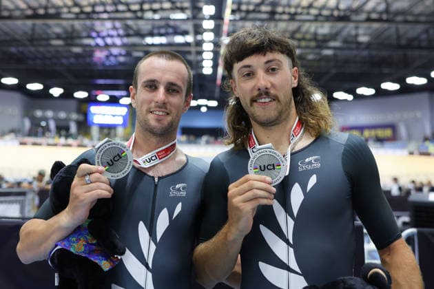 UCI Track World Cup: Nilai Picture by Alex Whitehead SWpix.com - 26 04 2026 - Cycling - UCI Track World Cup: Nilai - Velodrom Nasional Malaysia, Nilai, Malaysia - Men s Madison Podium - George Jackson (New Zealand) and Thomas Sexton (New Zealand) receiving the Silver Medal Copyright: x xSWpix.comx(t axPhotographyxHubxLtd)xAlexxWhitehead SWpix.comx SWP-3030-13366