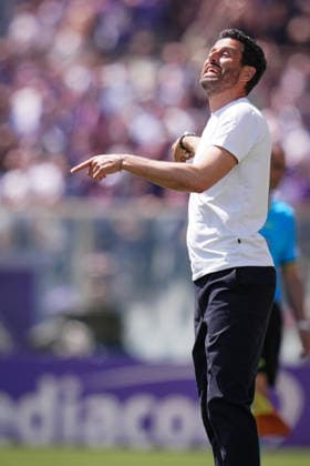 SassuoloÕs head coach Fabio Grosso shouts instructions to his players during the Serie A soccer match between Fiorentina and Sassuolo at the Artemio Franchi Stadium in Florence, north Italy - Sunday, April 26, 2026 -  Copyright: xMassimoxPaolone LaPressex