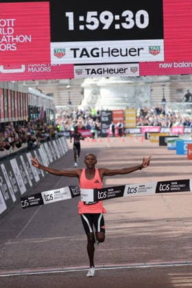 Sport Bilder des Tages 26 04 2026. London, United Kingdom. Sabastian Sawe breaks two hour barrier as he wins the Elite men™s race at the London Marathon.  xStephenxLockx xixImagesx IIM-26734-0017