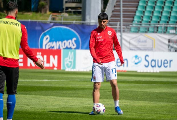 Deutschland: 3.Liga 2025 2026 - FC Viktoria Köln vs FC Energie Cottbus - 35. Spieltag - Sportpark Höhenberg-Stadion (Köln): beim Warm Up Can Moustfa (FC Energie Cottbus, 17) Einzelfoto Copyright: xOrhanxHabashx
