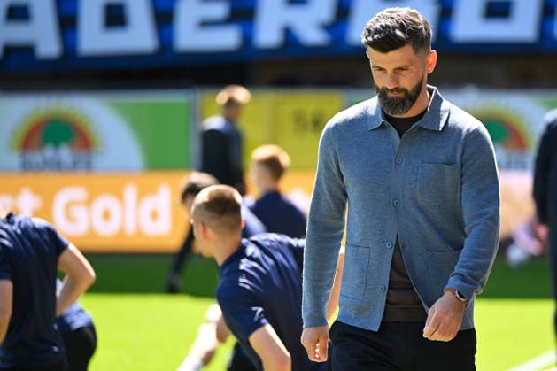 Paderborn, Home Deluxe Arena, 26.04.26, GER, Herren, 2.Bundesliga, Saison 2025-2026, SC Paderborn 07 - FC Schalke 04 Bild: Trainer Miron MUSLIC(Schalke) DFL regulations prohibit any use of photographs as image sequences and or quasi-video. NRW Deutschland