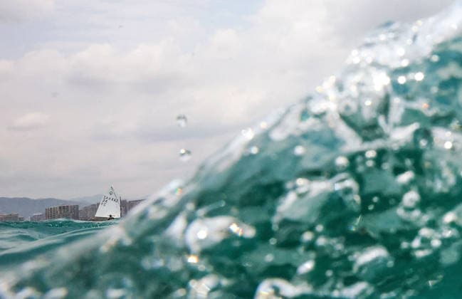 Sport Bilder des Tages (260426) -- SANYA, April 26, 2026 -- Alissa Ilina of Kazakhstan competes during the Optimist Girls race of sailing at the 6th Asian Beach Games in Sanya, south China s Hainan Province, April 26, 2026. ) (SP)CHINA-HAINAN-SANYA-ASIAN BEACH GAMES-SAILING (CN) ZhangxFan 