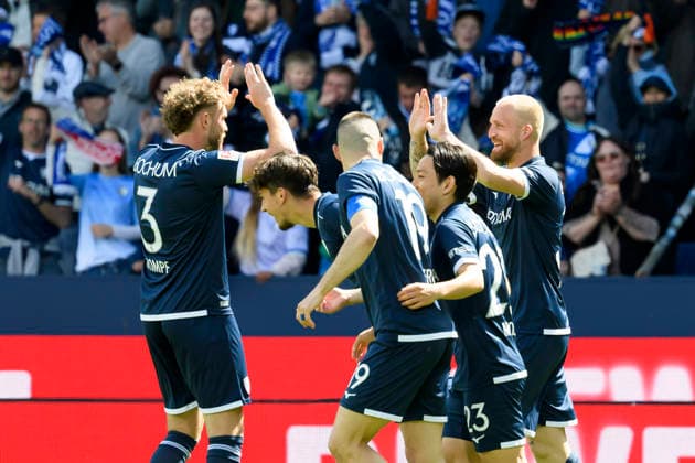 Philipp Hofmann (VfL Bochum) Torjubel, jubelt nach seinem Treffer zum 1:0 waehrend des spiels der 2. Bundesliga zwischen VfL Bochum und SpVgg Greuther Fürth, Vonovia Ruhrstadion am 26. April 2026 in Bochum, Deutschland. (Foto von Max Maiwald DeFodi Images) +++ Philipp Hofmann (VfL Bochum) celebrates after scoring his team s first goal during the 2. Bundesliga match between VfL Bochum and SpVgg Greuther Fürth at Vonovia Ruhrstadion on April 26, 2026 in Bochum, Germany. (Photo by Max Maiwald DeFodi Images) (Photo by Max Maiwald DeFodi Images) -