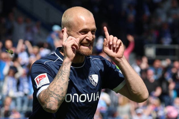26.04.2026, xrekx, Fussball 2.Bundesliga, VfL Bochum - SpVgg Greuther Fuerth v.l. Torjubel nach dem Tor zum celebrating the goal celebrate 1:0 durch Philipp Hofmann (VfL Bochum) (DFL DFB REGULATIONS PROHIBIT ANY USE OF PHOTOGRAPHS as IMAGE SEQUENCES and or QUASI-VIDEO) Bochum