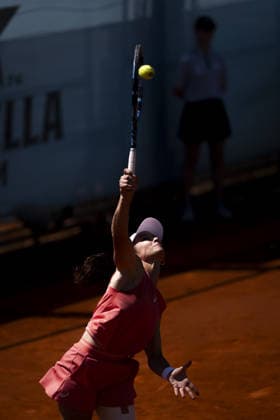Mutua Madrid Open tennis tournament MADRID, SPAIN - APRIL 26: Turkish tennis player Zeynep Sonmez in action against Argentine s Solana Sierra (not seen) during the WTA, Tennis Damen women s singles third-round match of the Mutua Madrid Open at Caja Magica in Madrid, Spain, on April 26, 2026. Alberto Gardin Anadolu Madrid Spain. Editorial use only. Please get in touch for any other usage.  Copyright: x2026xAnadoluxAlbertoxGardinx