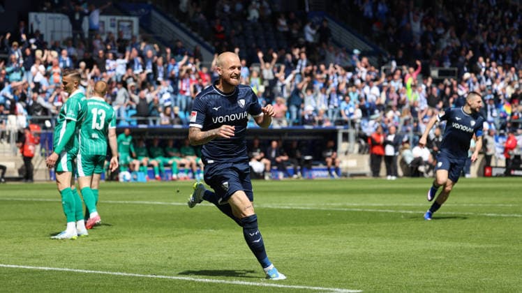 26.04.2026, xrekx, Fussball 2.Bundesliga, VfL Bochum - SpVgg Greuther Fuerth v.l. Torjubel nach dem Tor zum celebrating the goal celebrate 1:0 durch Philipp Hofmann (VfL Bochum) (DFL DFB REGULATIONS PROHIBIT ANY USE OF PHOTOGRAPHS as IMAGE SEQUENCES and or QUASI-VIDEO) Bochum