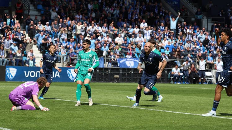 26.04.2026, xrekx, Fussball 2.Bundesliga, VfL Bochum - SpVgg Greuther Fuerth v.l. Torjubel nach dem Tor zum celebrating the goal celebrate 1:0 durch Philipp Hofmann (VfL Bochum) (DFL DFB REGULATIONS PROHIBIT ANY USE OF PHOTOGRAPHS as IMAGE SEQUENCES and or QUASI-VIDEO) Bochum