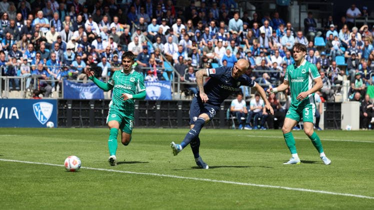 26.04.2026, xrekx, Fussball 2.Bundesliga, VfL Bochum - SpVgg Greuther Fuerth v.l. Torschuss zum 1:0 durch Philipp Hofmann (VfL Bochum) (DFL DFB REGULATIONS PROHIBIT ANY USE OF PHOTOGRAPHS as IMAGE SEQUENCES and or QUASI-VIDEO) Bochum