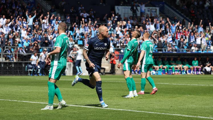 26.04.2026, xrekx, Fussball 2.Bundesliga, VfL Bochum - SpVgg Greuther Fuerth v.l. Torjubel nach dem Tor zum celebrating the goal celebrate 1:0 durch Philipp Hofmann (VfL Bochum) (DFL DFB REGULATIONS PROHIBIT ANY USE OF PHOTOGRAPHS as IMAGE SEQUENCES and or QUASI-VIDEO) Bochum