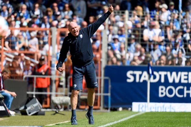 Trainer Uwe Roesler (VfL Bochum) gestikuliert waehrend des spiels der 2. Bundesliga zwischen VfL Bochum und SpVgg Greuther Fürth, Vonovia Ruhrstadion am 26. April 2026 in Bochum, Deutschland. (Foto von Max Maiwald DeFodi Images) +++ Trainer Uwe Roesler (VfL Bochum) gestures during the 2. Bundesliga match between VfL Bochum and SpVgg Greuther Fürth at Vonovia Ruhrstadion on April 26, 2026 in Bochum, Germany. (Photo by Max Maiwald DeFodi Images) (Photo by Max Maiwald DeFodi Images) -