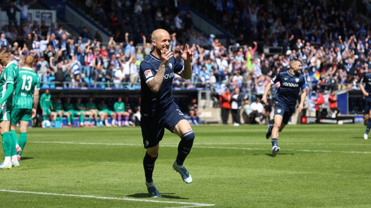 26.04.2026, xrekx, Fussball 2.Bundesliga, VfL Bochum - SpVgg Greuther Fuerth v.l. Torjubel nach dem Tor zum celebrating the goal celebrate 1:0 durch Philipp Hofmann (VfL Bochum) (DFL DFB REGULATIONS PROHIBIT ANY USE OF PHOTOGRAPHS as IMAGE SEQUENCES and or QUASI-VIDEO) Bochum