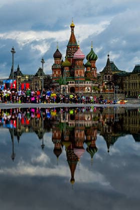 Sport Bilder des Tages 12th Moscow Half Marathon MOSCOW, RUSSIA - APRIL 26: Runners take part in the 12th Moscow Half Marathon on April 26, 2026, in Moscow, Russia. The event, which is the largest half marathon in the country, saw approximately 30,000 participants running along the city s scenic landmarks, including the Kremlin, Red Square and the Cathedral of Christ the Saviour. Sefa Karacan Anadolu Moscow Russia. Editorial use only. Please get in touch for any other usage.  Copyright: x2026xAnadoluxSefaxKaracanx