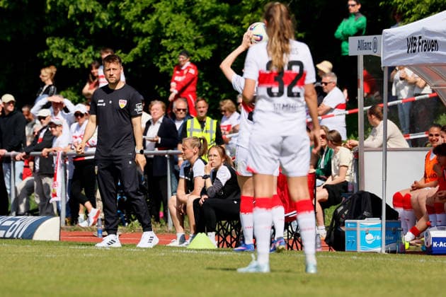 26.04.2026, Deutschland, Stuttgart, Fußball 2. Frauen-Bundesliga, 15. Spieltag, VfB Stuttgart vs. SV Meppen 1912, VfB Trainer Nico Schneck